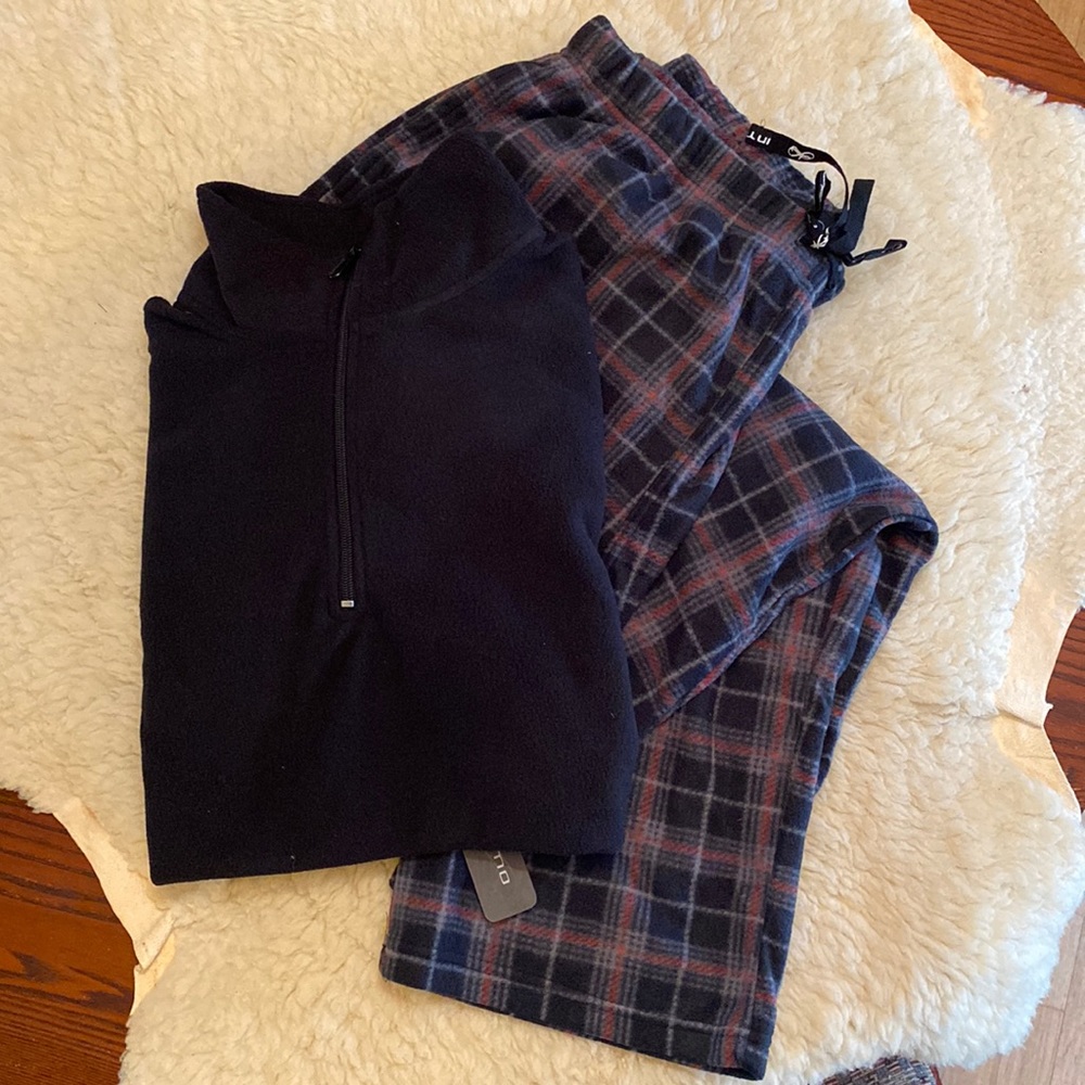 NWT Intimo Brand Men’s size Large Fleece Loungewear Set